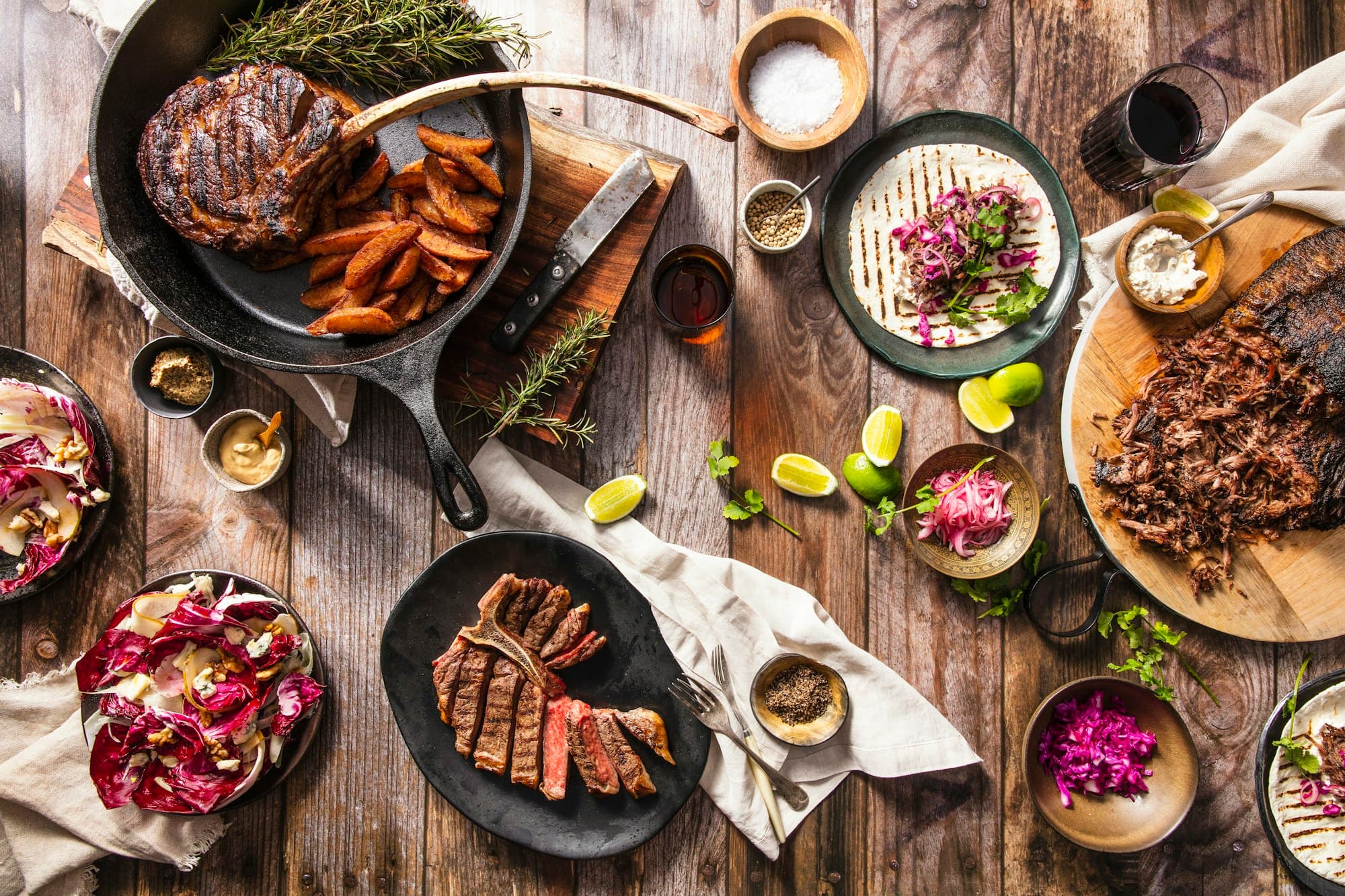 Chuletón a la brasa con guarnición